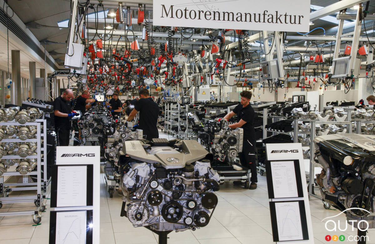 Mercedes-AMG moving assembly of 12-cylinder engine to mannheim